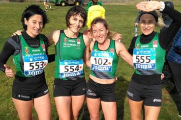 la dianense con sus companeras del ca playas de castellon