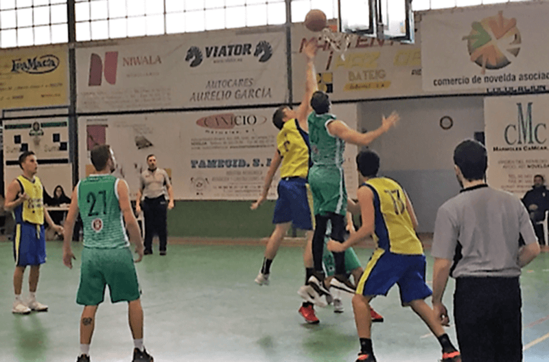 luchando por un rebote