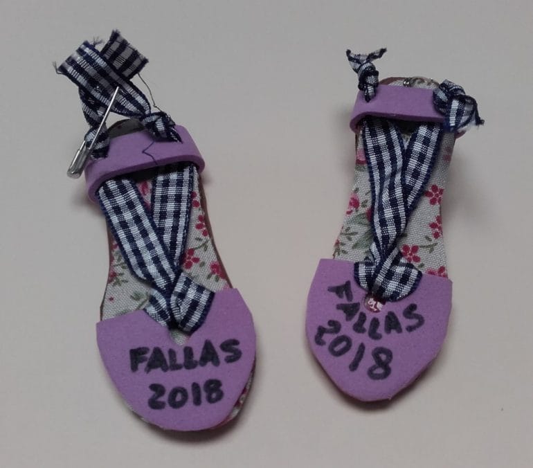 Manualidades falleras en el Hospital de La Pedrera