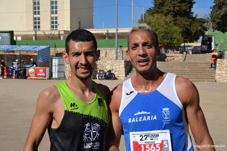Moha Rida i Youssef Ahatach en creuar la meta