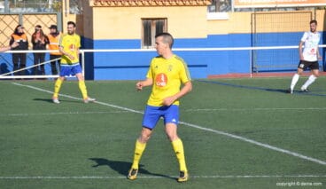 paco disputant un partit