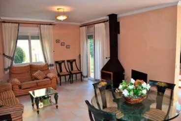 Salón con chimenea Euroholding