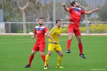 sergio poveda entre dos defensas