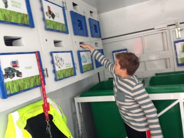 visita de estudiantes del cervantes al ecoparque movil