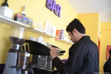Sirviendo cafés