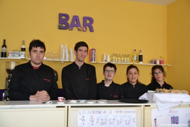 08 alumnos del fp de restauracion del colegio raquel paya