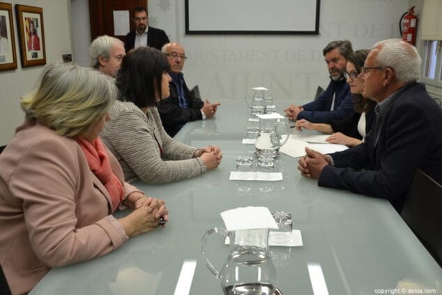 12 monica oltra visita denia reunion en el ayuntamiento
