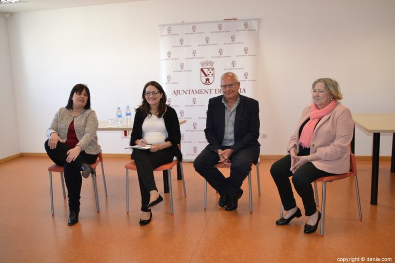 Mónica Oltra visite Dénia - Rencontre avec le Département des services sociaux