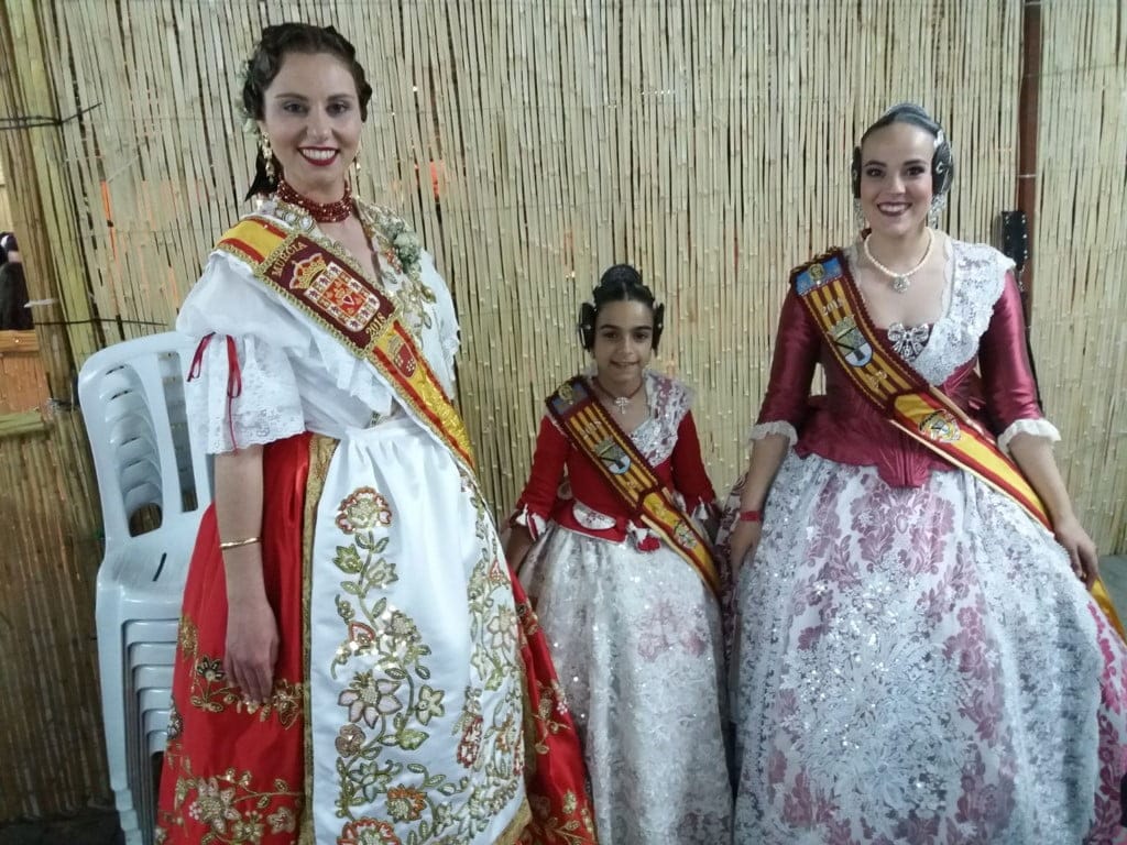 Las falleras mayores de Dénia ultiman su reinado en las Fiestas de la Primavera de Murcia 1 carla y melani con la reina de las fiestas de la primavera