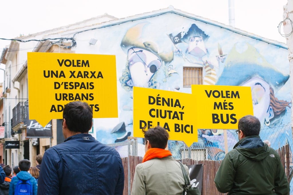 carteles del paseo critico de caminis