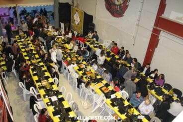 Cena de la treta en la nave de la falla Oeste