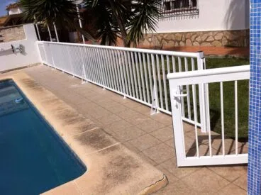 Cerramientos para piscina Alucardona Pvc y Aluminios, S.L