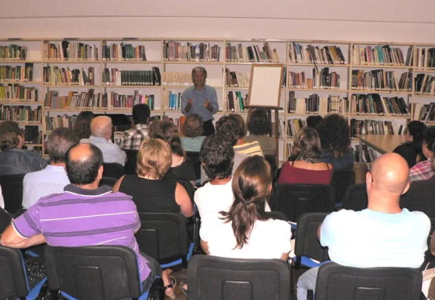 cuenta cuentos para adultos en la biblioteca de denia