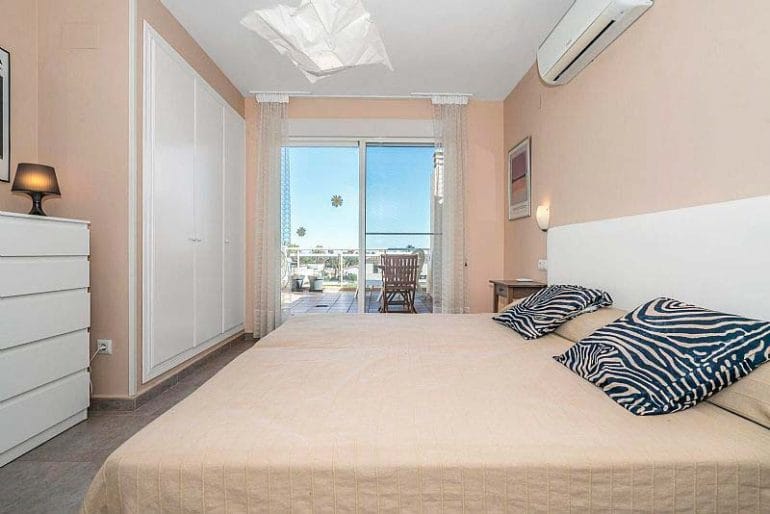 Dormitorio luminoso Euroholding