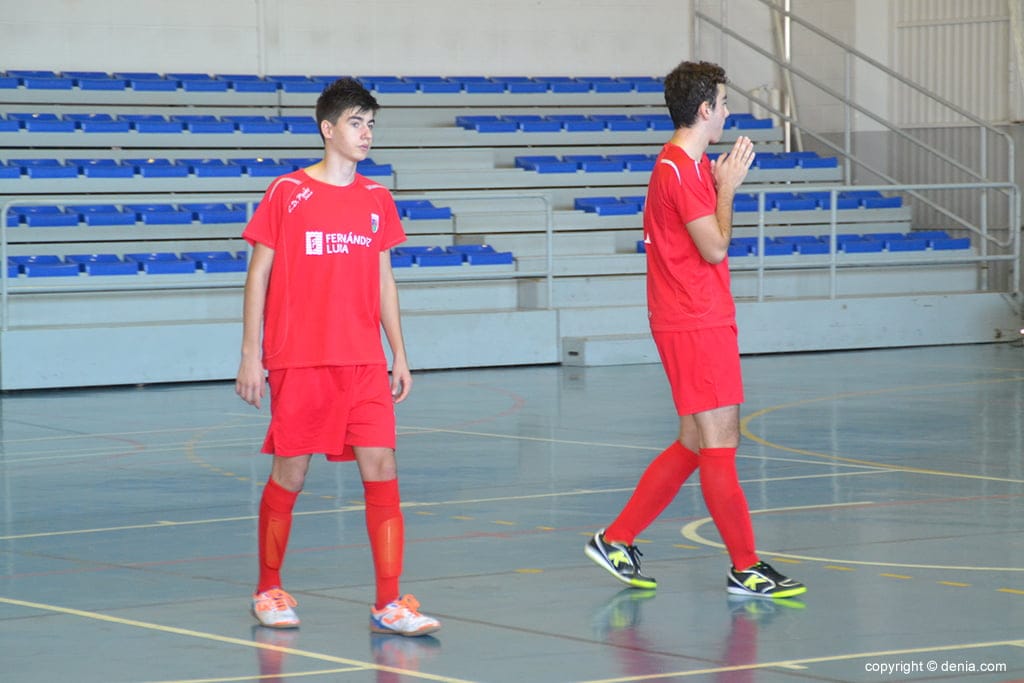 dos juveniles del paidos denia durante un partido