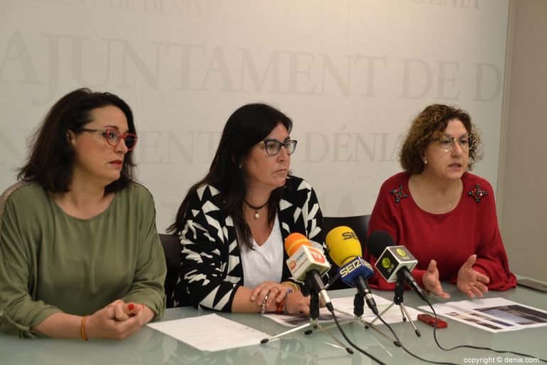 El PP de Dénia denuncia que los carteles del Castillo solo estén en Valenciano