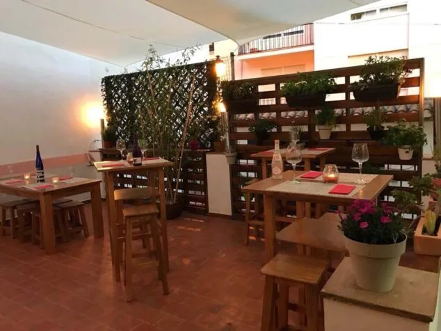 Disfruta de lunes a viernes de un menú delicioso con varios platos de sushi en Sushiber 6 entorno sushiber