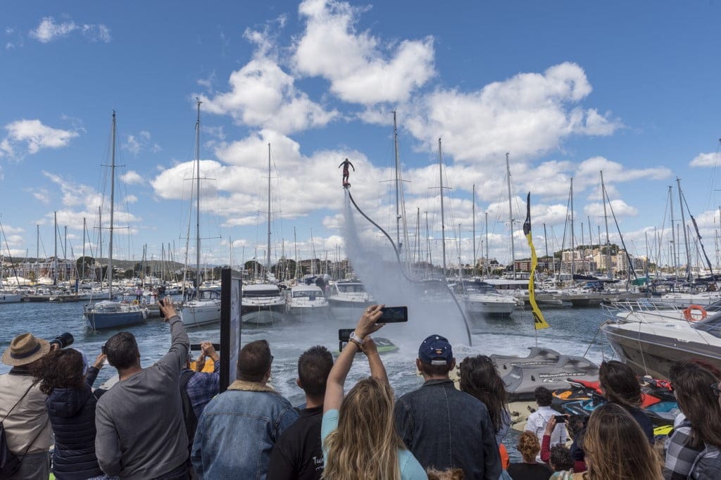 exhibicion flyboard en el puerto deportivo marina de denia