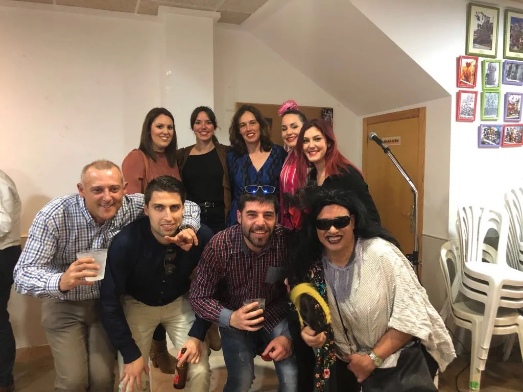 El casal de la falla Les Roques vibró con la celebración de la Feria de Abril 1 feria de abril en la falla les roques