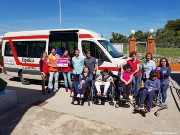 gasolineras teckmar entrega el cheque de 500 euros en combustible al raquel paya