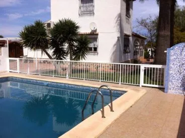 Ideal para niños vallas para piscina de Alucardona Pvc y Aluminios, S.L