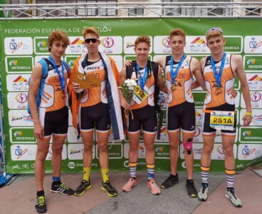 joan puigcerver con su companeros del tripucol cadete campeones de espana de duatlon