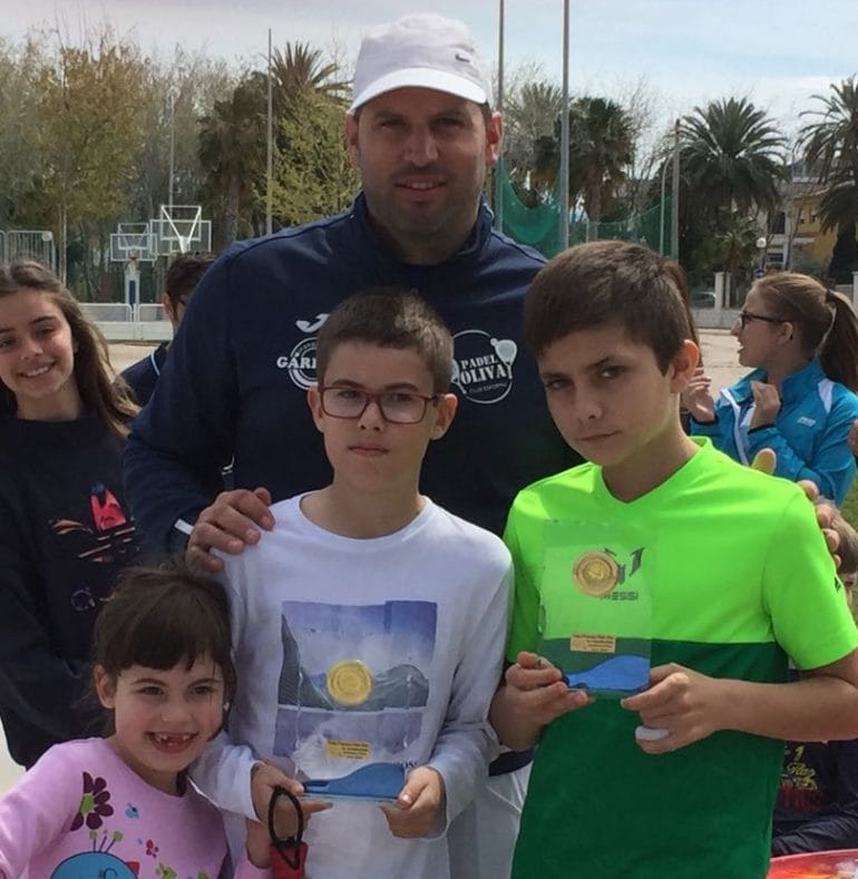 Jugadores alevines de pádel del CT  Dénia