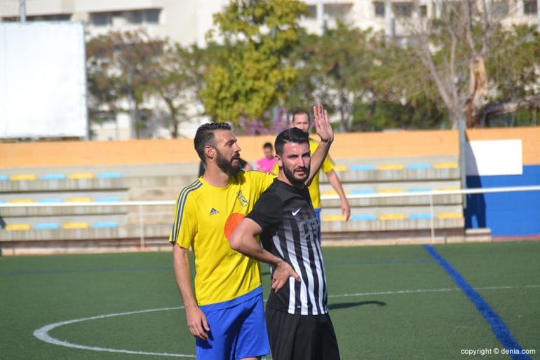 Keko marcando a Manuel Martínez