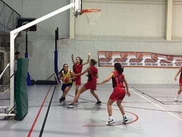 lluna perez remontando la linea de fondo