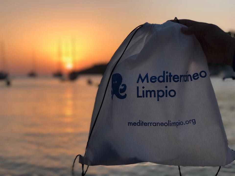 La iniciativa 'Mediterráneo Limpio' navegará de nuevo este verano para concienciar sobre el cuidado de las playas 2 mochila mediterraneo limpio