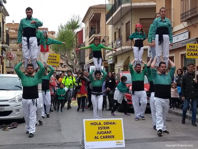 muixeranga de la marina alta en el paseo critico de caminis