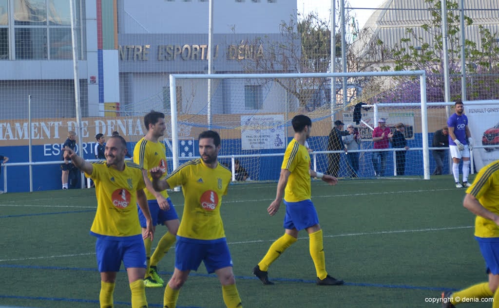 panucci dedicando su gol
