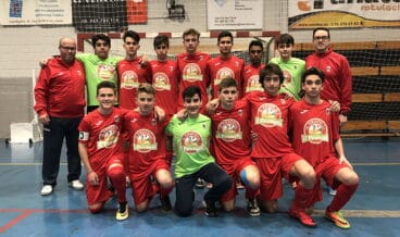 raul gil con sus chicos del equipo cadete del paidos denia