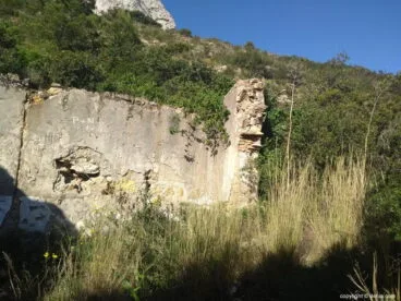 Restos de una casa de la colonia en el Montgó