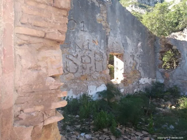 restos de una casa en la colonia del montgo