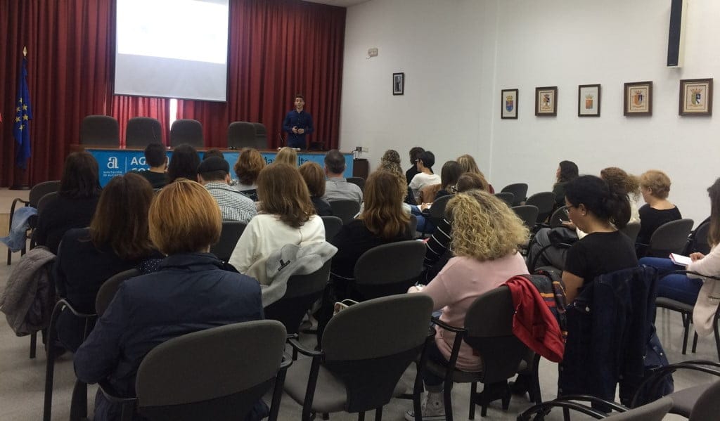 reunion sobre el programa juventud activa en las instalaciones de creama denia