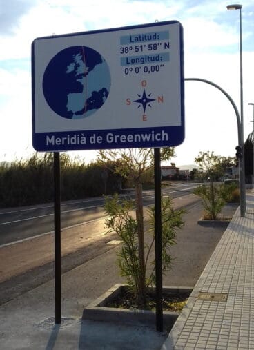 Señal del paso del Meridiano de Greenwich por Dénia
