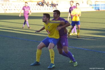 sergio poveda marcado por un defensor de la ue gandia