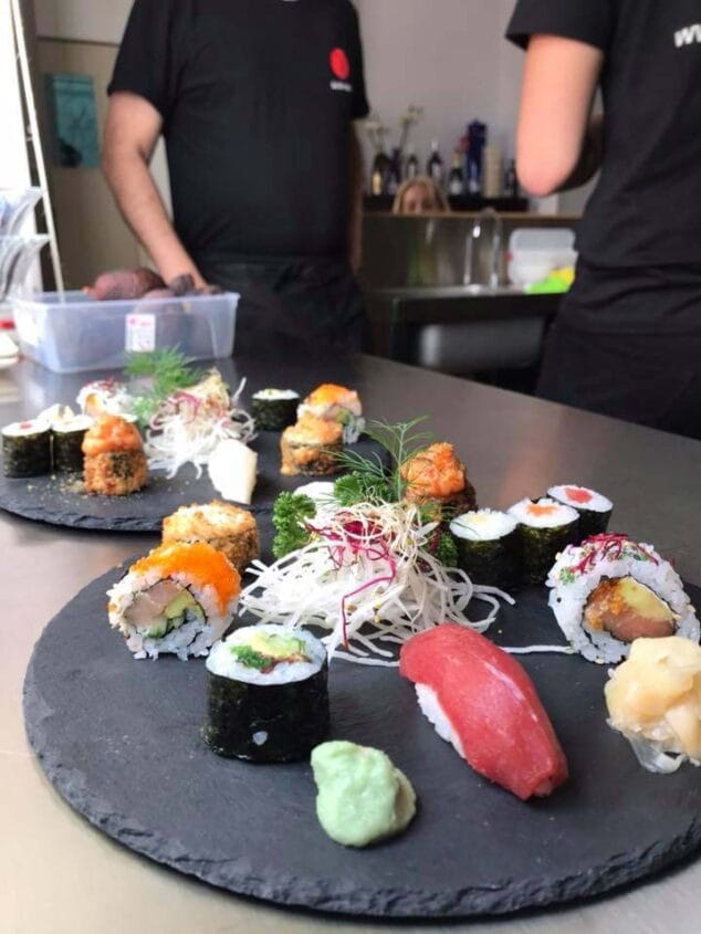 Disfruta de lunes a viernes de un menú delicioso con varios platos de sushi en Sushiber 3 sushi delicioso sushiber