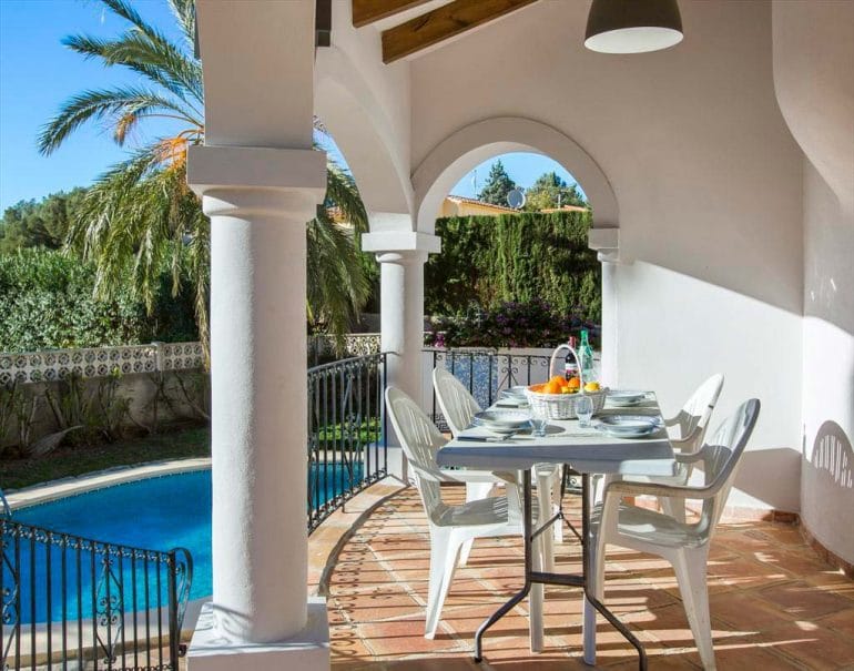 Terraza techada Aguila Rent a Villa