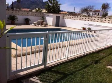 Vallas piscina Alucardona Pvc y Aluminios, S.L