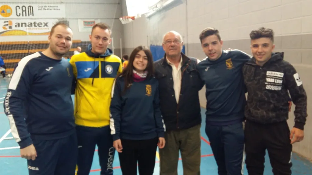 Diversión y aprendizaje en el 'VI Campus de Tecnificación de Fútbol Sala' 3 vicent crespo con los coordinares del campus de futbol sala
