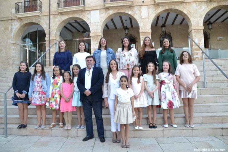 02 Candidatas a falleras mayores de Dénia 2019 con Melani y Carla