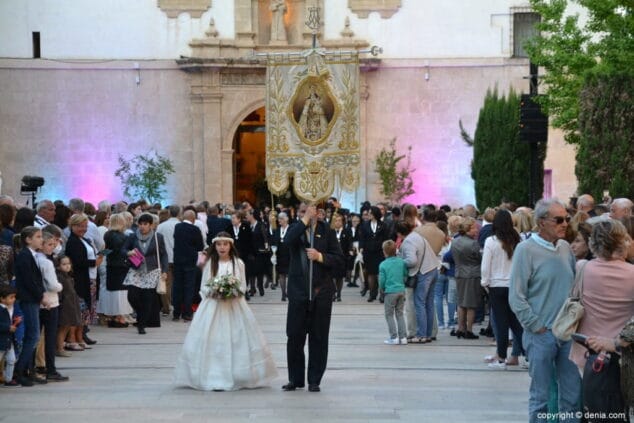 02 procesion de los desamparados denia 2018 estandarte