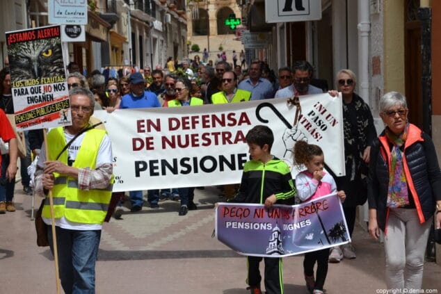 14 manifestacion iaioflautas de la marina alta en denia