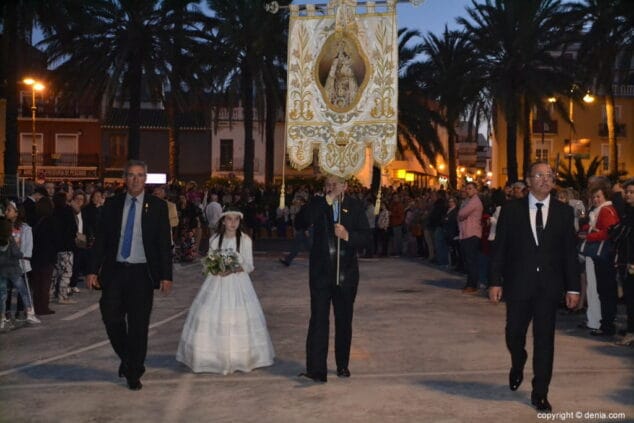 25 procesion de los desamparados denia 2018 estandarte