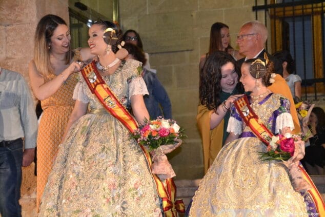 58 eleccion falleras mayores de denia 2019 colocando la banda