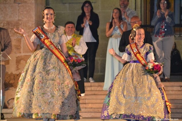 59 eleccion falleras mayores de denia 2019 amparo y neus saludando