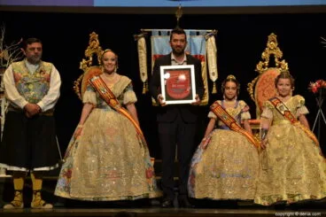 Despedida de las falleras mayores de Dénia 2018 – Reconocimientos a los artistas falleros