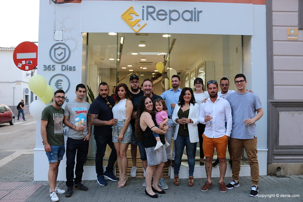 iRepair sigue creciendo con su nueva tienda en Calle Diana 1 Equipo y amigos iRepair